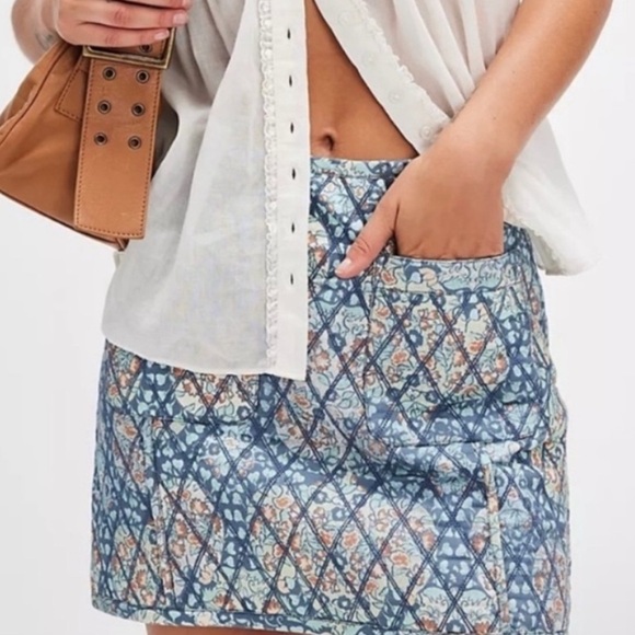 Free People Dresses & Skirts - Free People Blue Darla Quilted Zip Up Mini Skirt Pockets Size 4